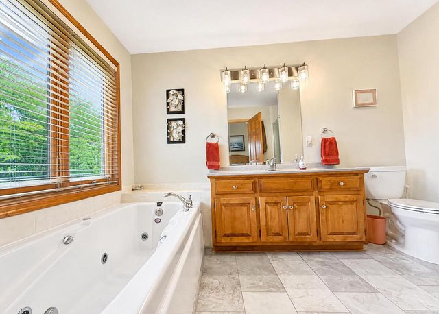N53W27843 Hanover Hill ROAD, Sussex, WI 53089