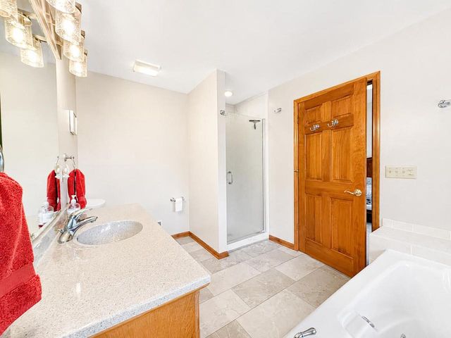 N53W27843 Hanover Hill ROAD, Sussex, WI 53089