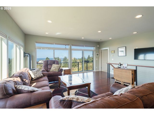 175 CRESCENT St, Oceanside, OR 97134