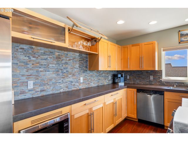 175 CRESCENT St, Oceanside, OR 97134