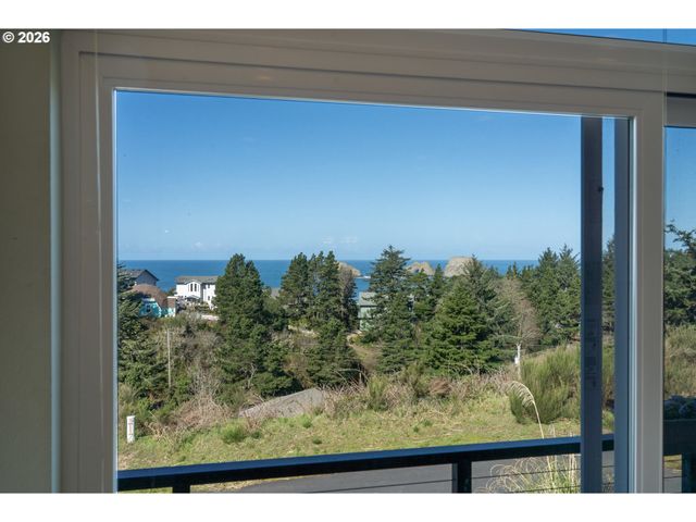 175 CRESCENT St, Oceanside, OR 97134