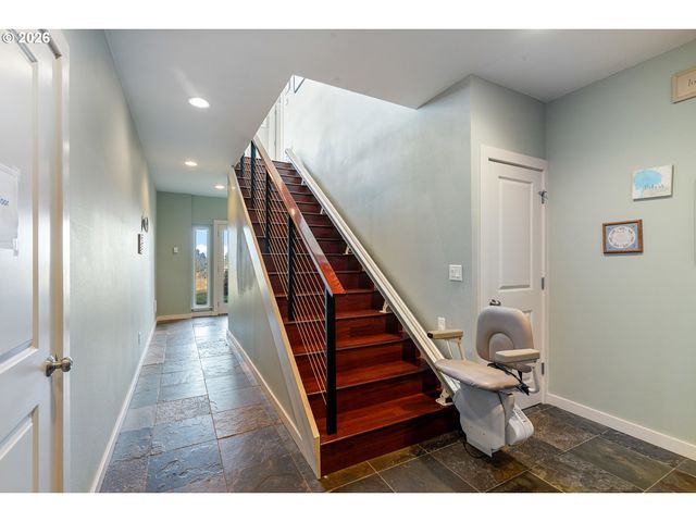 175 CRESCENT St, Oceanside, OR 97134