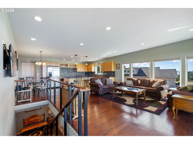 175 CRESCENT St, Oceanside, OR 97134