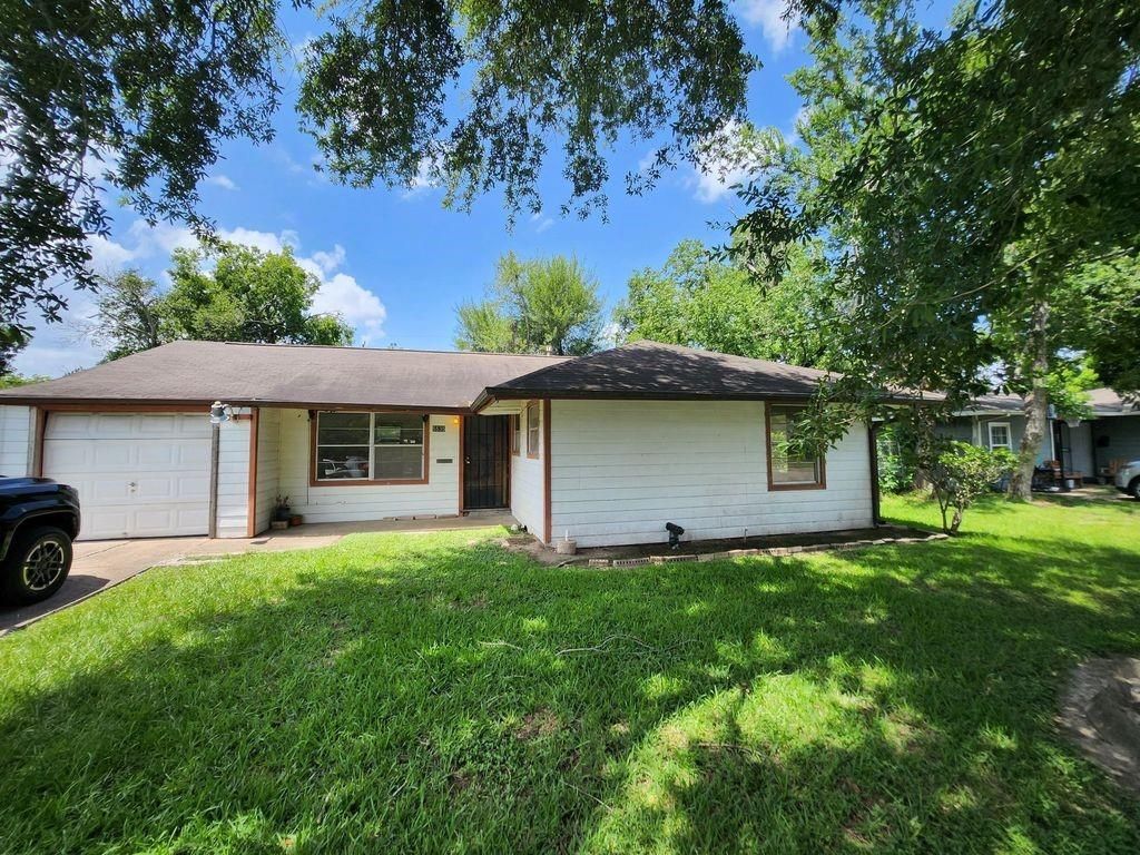 5535 Flamingo Drive, Houston, TX 77033