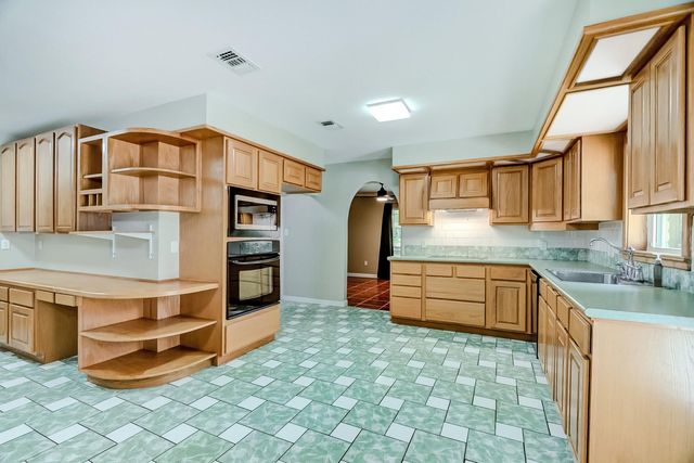 10995 Bonwell Loop, Kountze, TX 77625