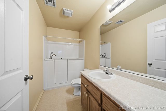 1 W 204th Street, Haskell, OK 74436