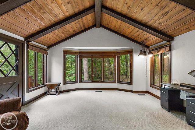 523 Ridgewood Road, Rochester, MI 48306