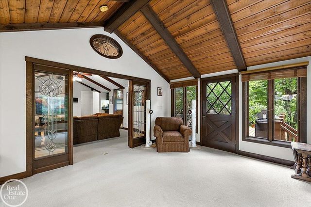 523 Ridgewood Road, Rochester, MI 48306