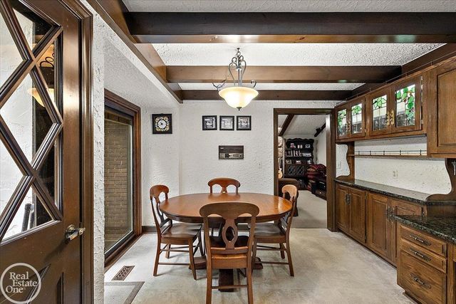 523 Ridgewood Road, Rochester, MI 48306
