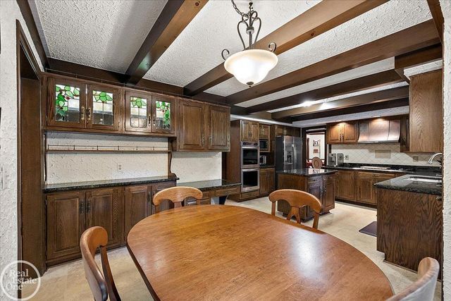 523 Ridgewood Road, Rochester, MI 48306