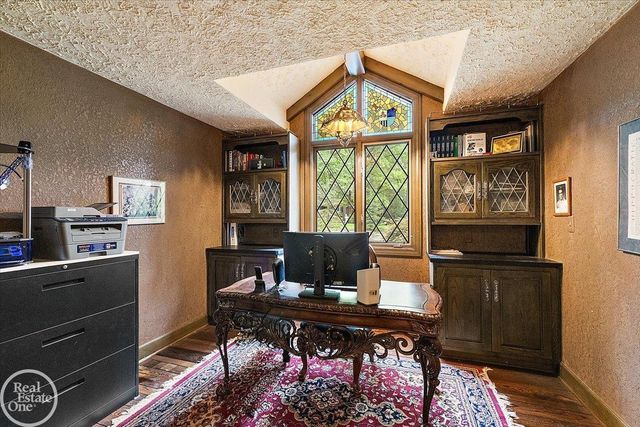 523 Ridgewood Road, Rochester, MI 48306
