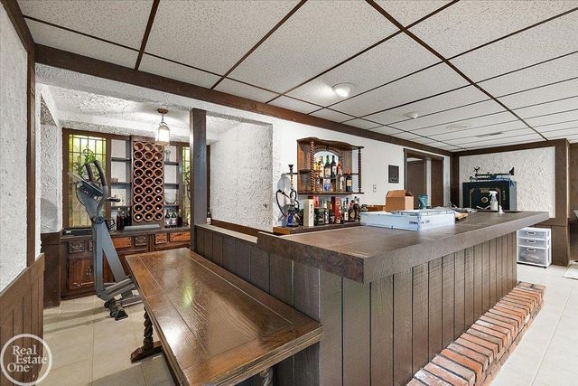 523 Ridgewood Road, Rochester, MI 48306