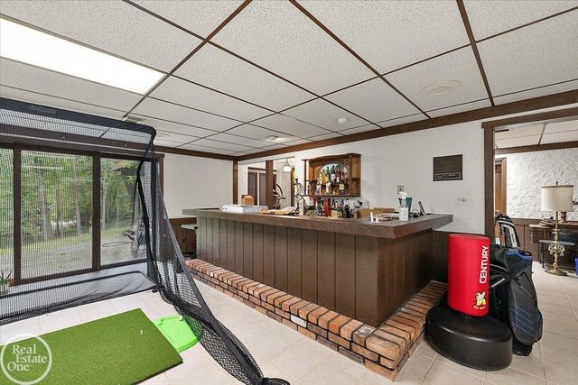 523 Ridgewood Road, Rochester, MI 48306