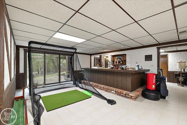 523 Ridgewood Road, Rochester, MI 48306
