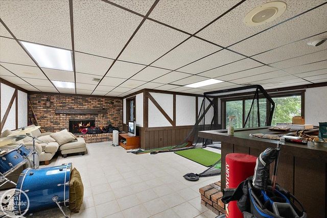 523 Ridgewood Road, Rochester, MI 48306