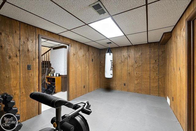 523 Ridgewood Road, Rochester, MI 48306