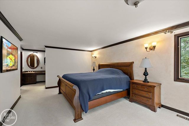 523 Ridgewood Road, Rochester, MI 48306