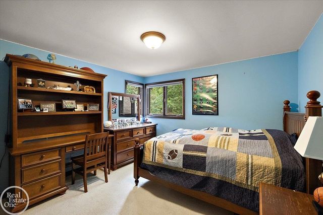 523 Ridgewood Road, Rochester, MI 48306