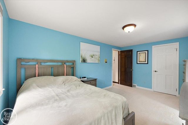 523 Ridgewood Road, Rochester, MI 48306