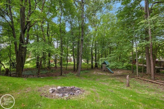 523 Ridgewood Road, Rochester, MI 48306