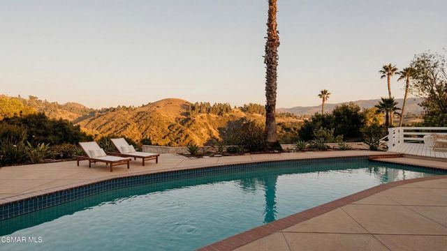 1884 Calle Salto, Thousand Oaks, CA 91360