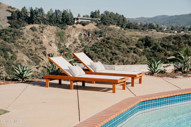 1884 Calle Salto, Thousand Oaks, CA 91360