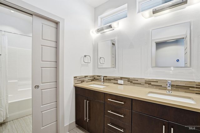 2875 S Palmatier Way, Boise, ID 83716