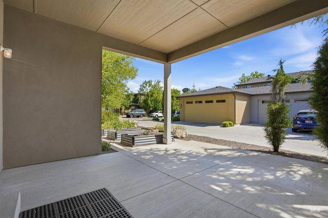 2875 S Palmatier Way, Boise, ID 83716