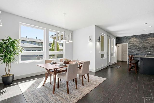 2875 S Palmatier Way, Boise, ID 83716