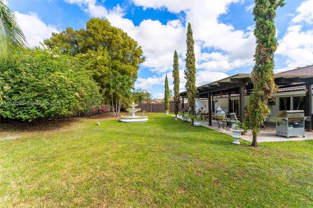 15325 SW 54th Ter, Miami, FL 33185