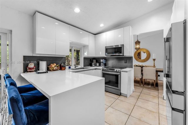 15325 SW 54th Ter, Miami, FL 33185