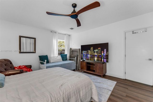 15325 SW 54th Ter, Miami, FL 33185