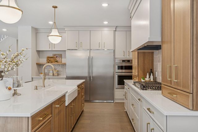 5821 Ashcroft Avenue, Edina, MN 55424