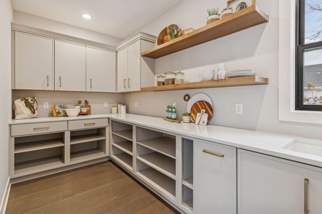 5821 Ashcroft Avenue, Edina, MN 55424