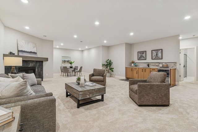 5821 Ashcroft Avenue, Edina, MN 55424