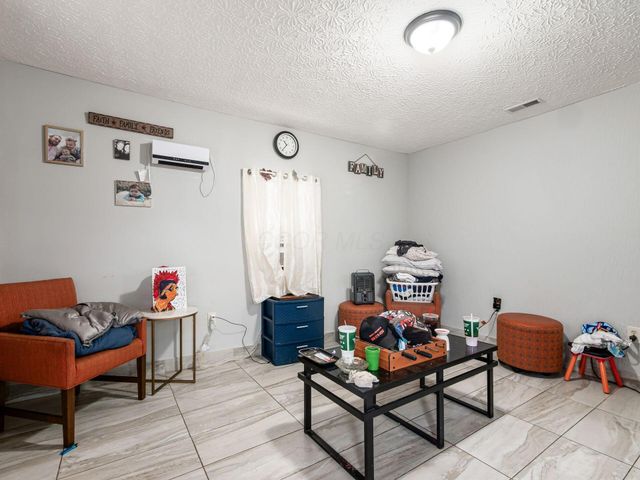 629 S Wheatland Avenue, Columbus, OH 43204