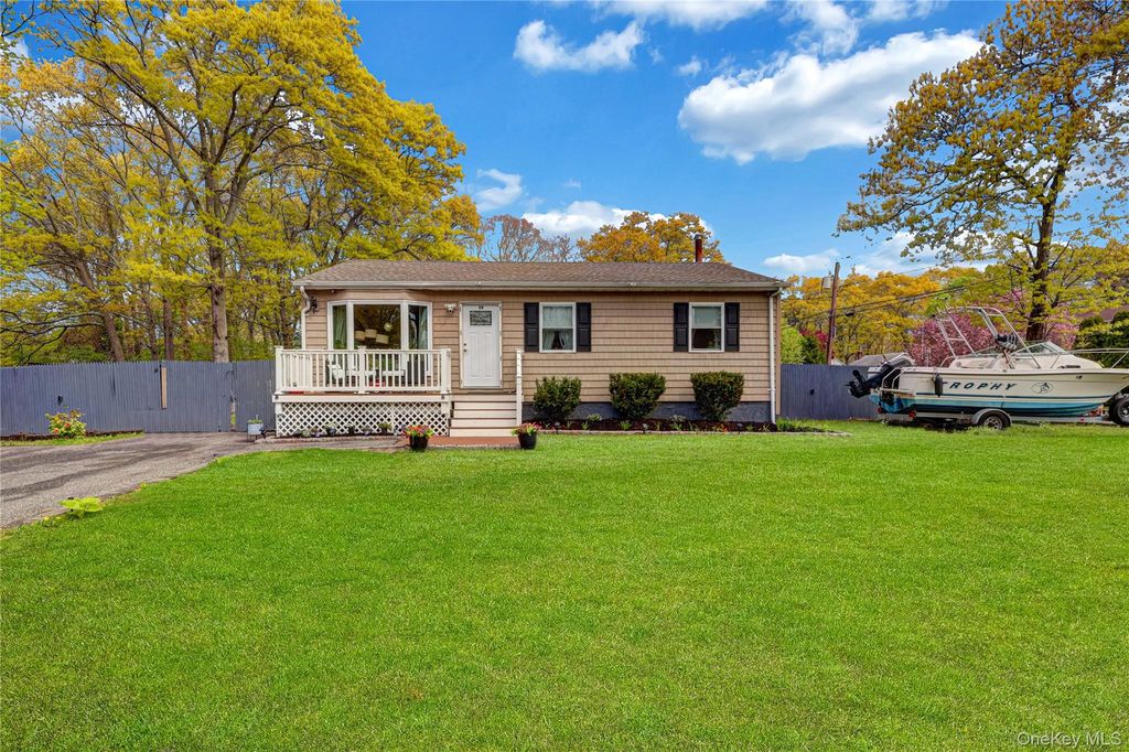 59 Dawn Drive, Shirley, NY 11967