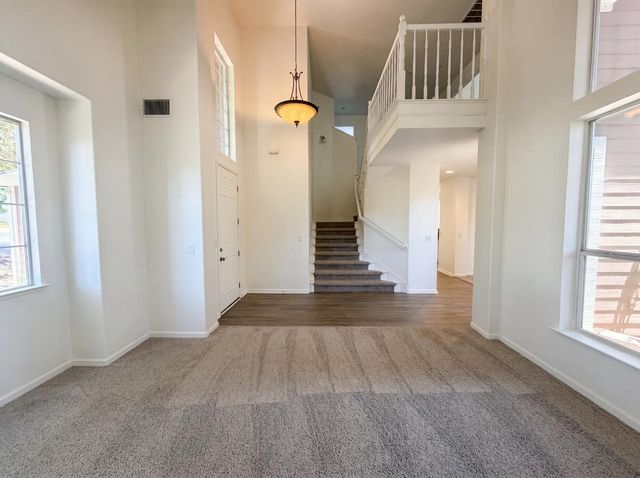 4711 Wildflower Ln, Rocklin, CA 95677
