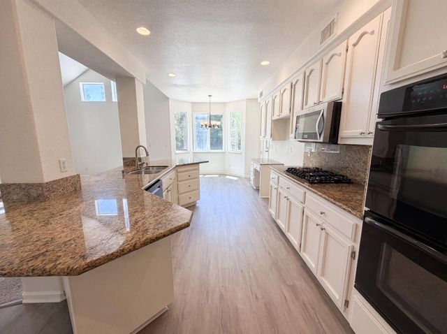 4711 Wildflower Ln, Rocklin, CA 95677