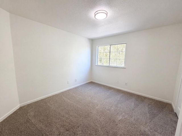 4711 Wildflower Ln, Rocklin, CA 95677