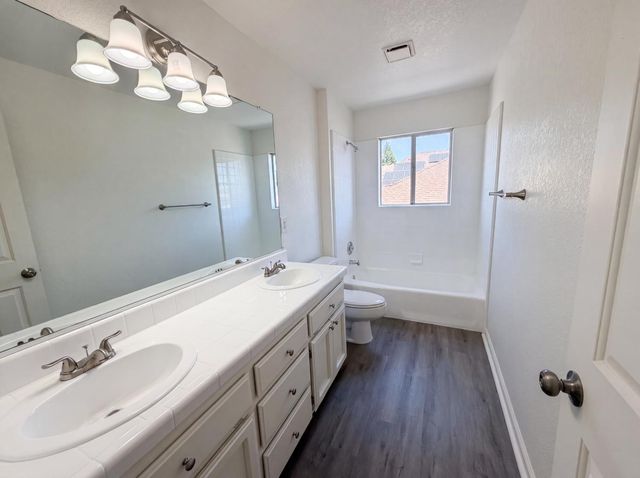 4711 Wildflower Ln, Rocklin, CA 95677