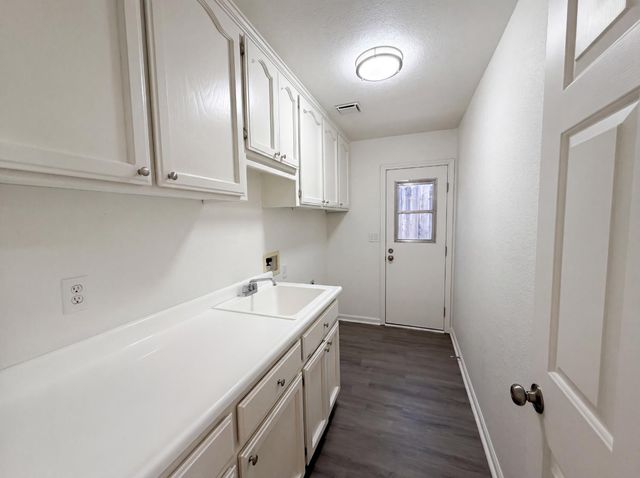 4711 Wildflower Ln, Rocklin, CA 95677