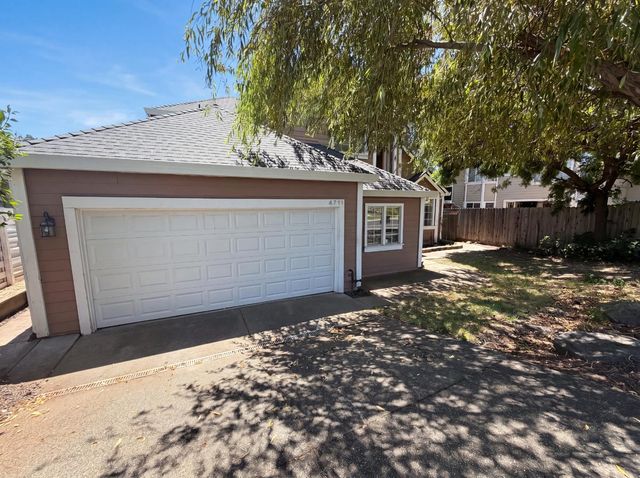 4711 Wildflower Ln, Rocklin, CA 95677
