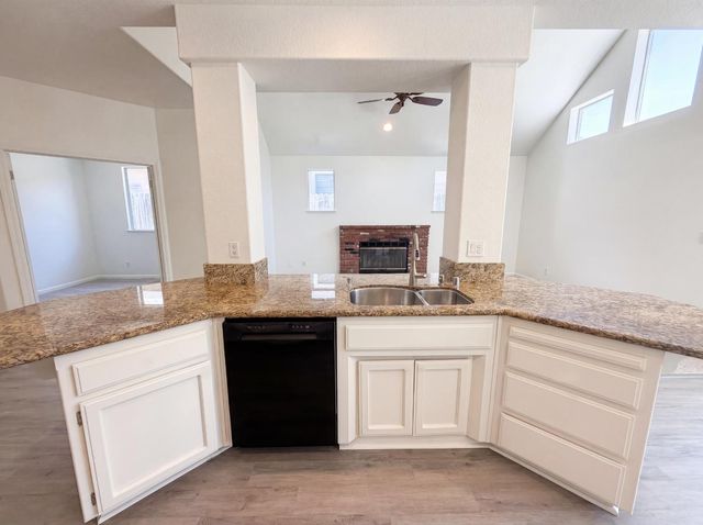 4711 Wildflower Ln, Rocklin, CA 95677