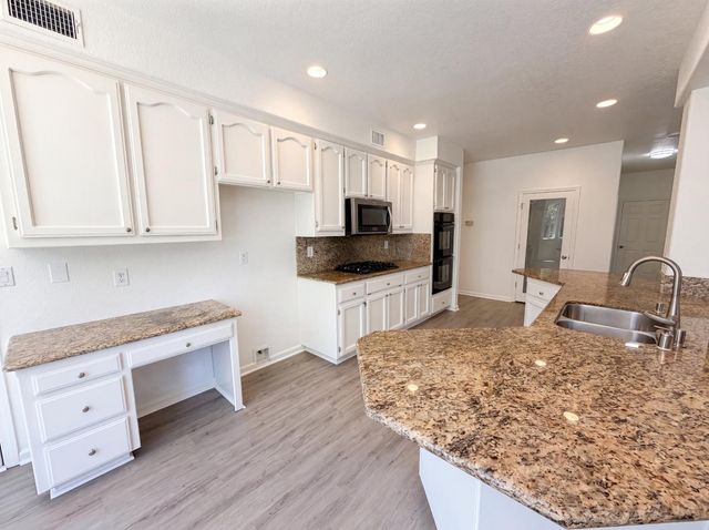 4711 Wildflower Ln, Rocklin, CA 95677