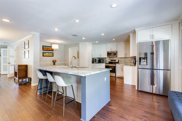 3605 Merrell Road, Dallas, TX 75229