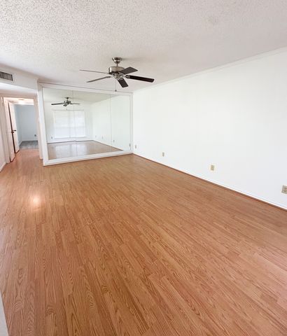 16301 Ledgemont Lane 273B, Addison, TX 75001