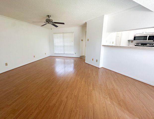 16301 Ledgemont Lane 273B, Addison, TX 75001