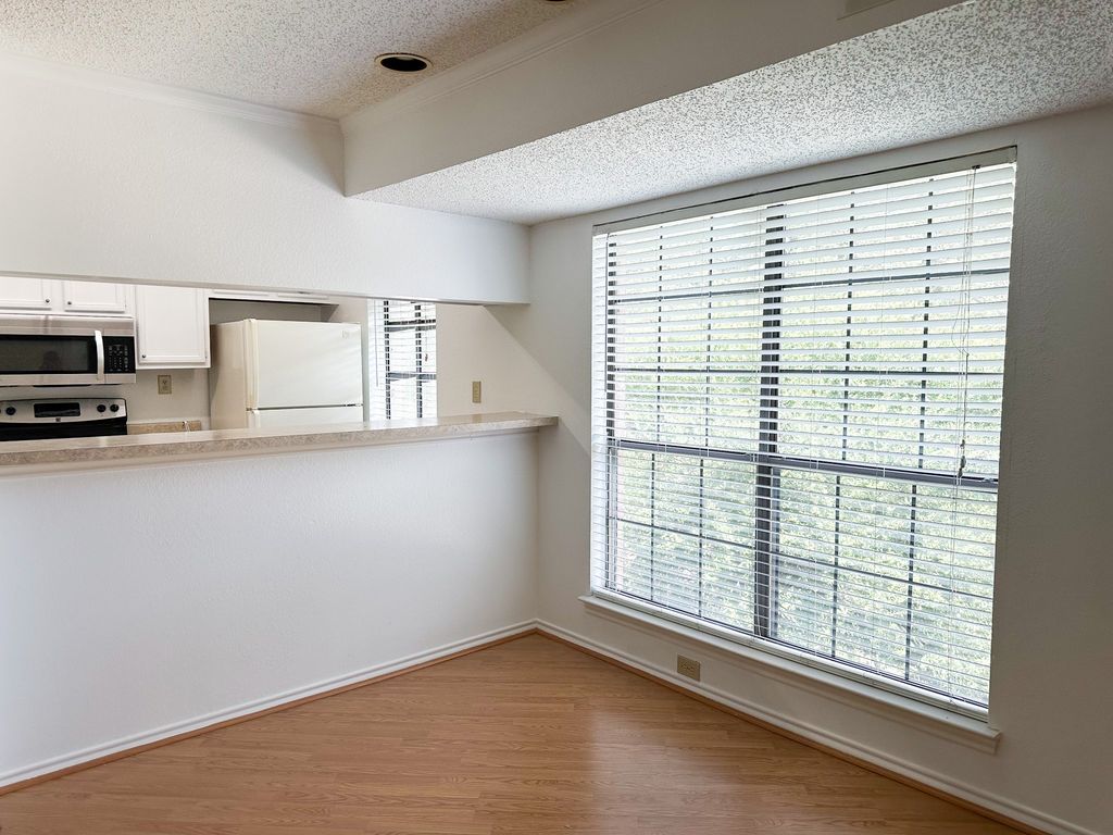 16301 Ledgemont Lane 273B, Addison, TX 75001