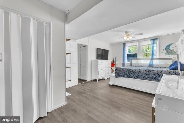1502 HIDDENBROOK DR, Herndon, VA 20170